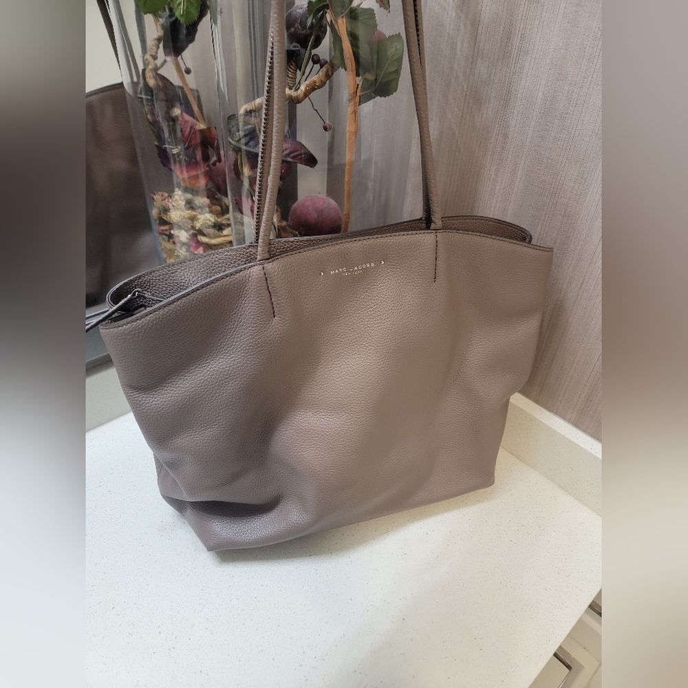 Marc Jacobs Taupe Pebbled Leather Shoulder Tote